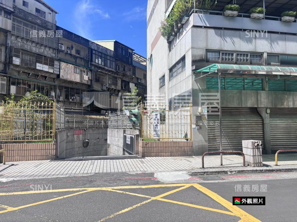 近東湖捷運挑高一樓房屋室內格局與周邊環境