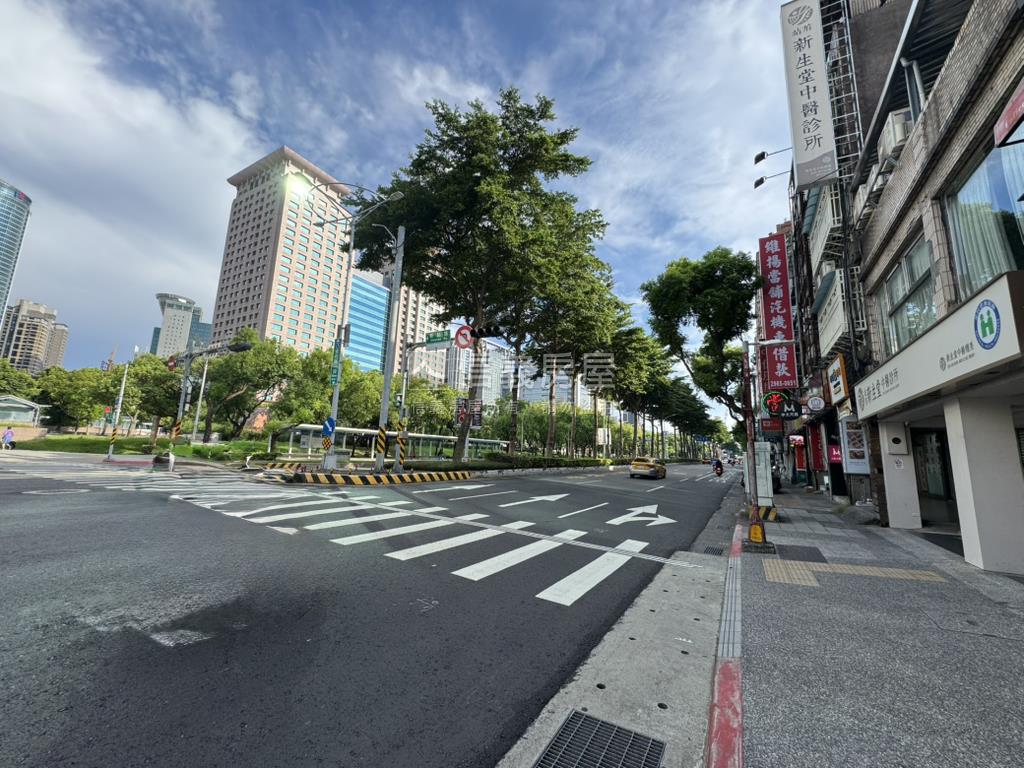 新板特區文化路金店面房屋室內格局與周邊環境