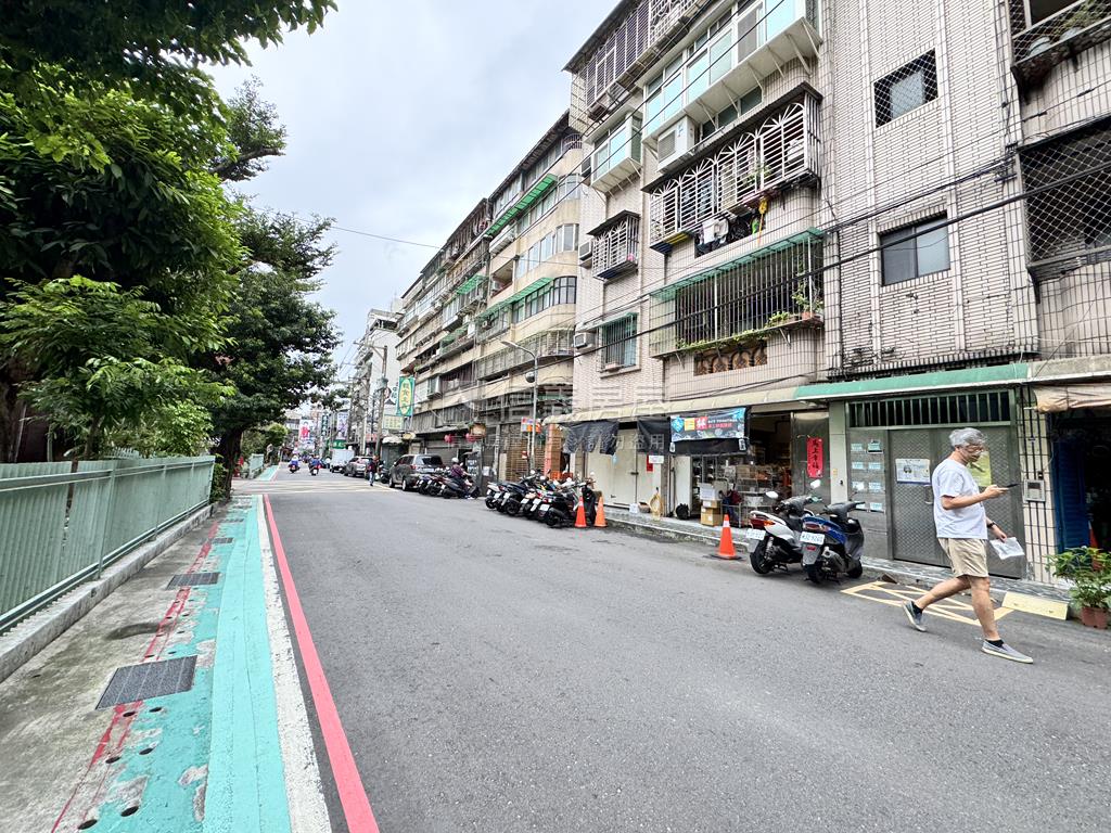 景安商圈邊間方正大空間房屋室內格局與周邊環境