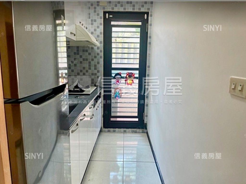 站前。綠意如茵兩房平車房屋室內格局與周邊環境