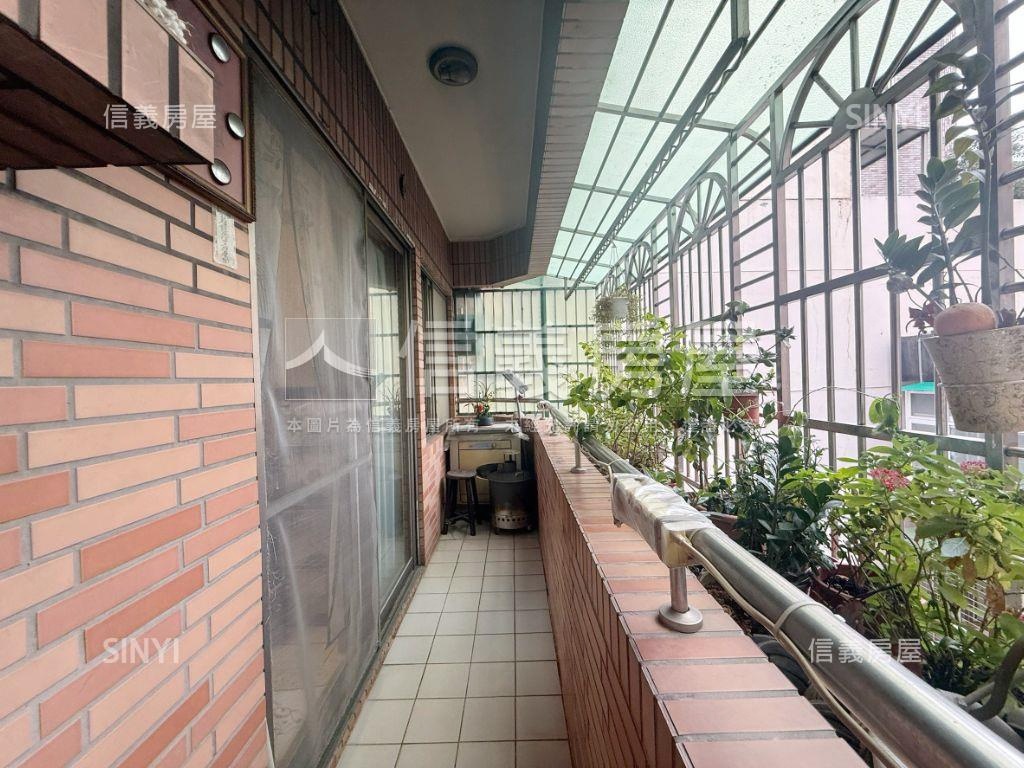 新莊國寶二期三房車位房屋室內格局與周邊環境
