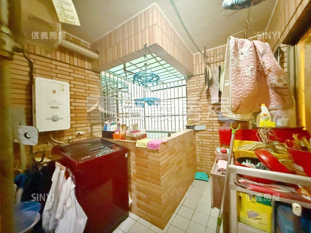 新莊國寶二期三房車位房屋室內格局與周邊環境