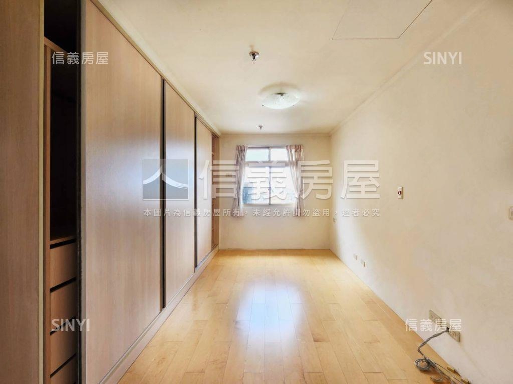 哈佛世家三房高樓平面車位房屋室內格局與周邊環境