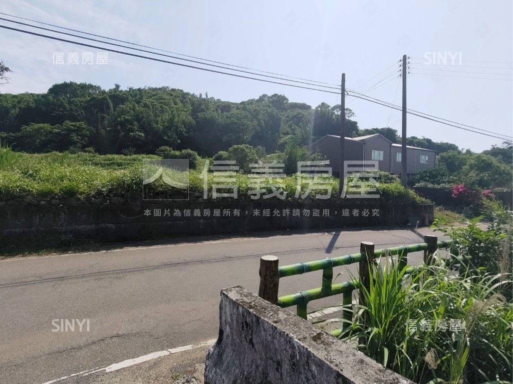 芝柏山莊旁臨路土地有水源房屋室內格局與周邊環境