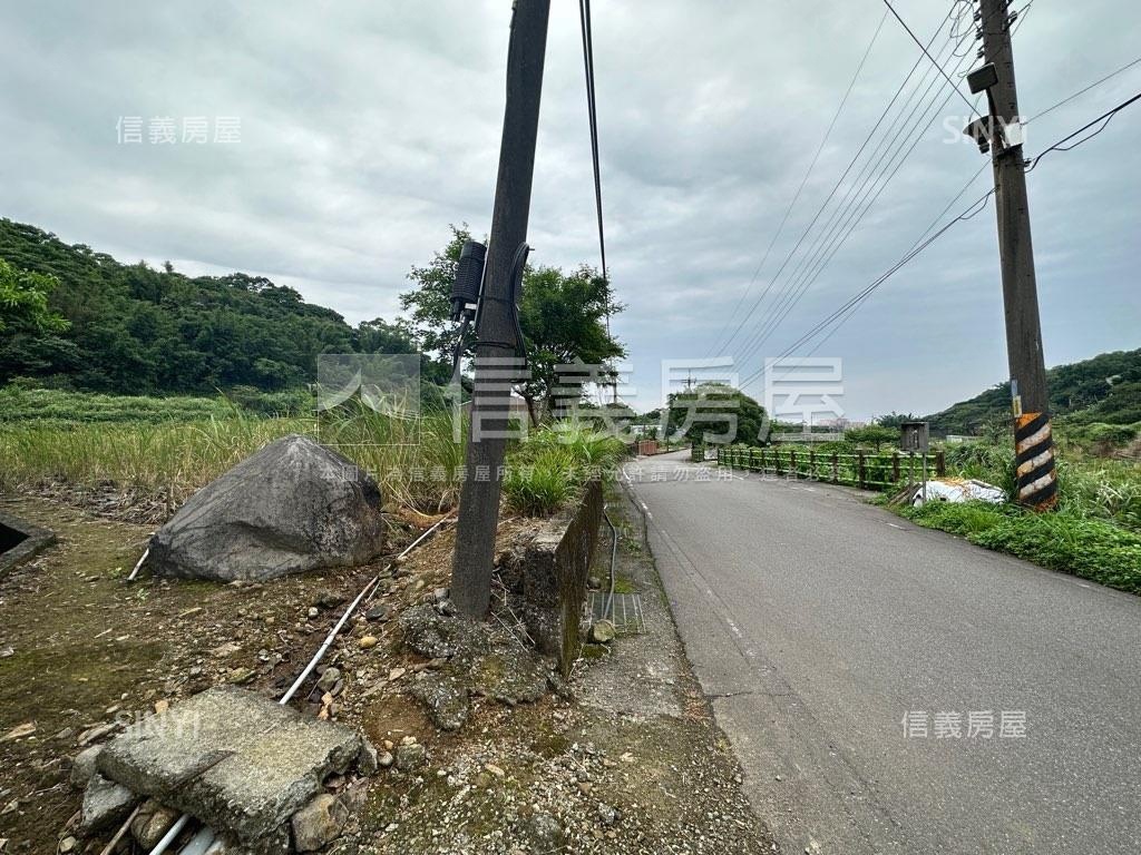 芝柏山莊旁臨路土地有水源房屋室內格局與周邊環境