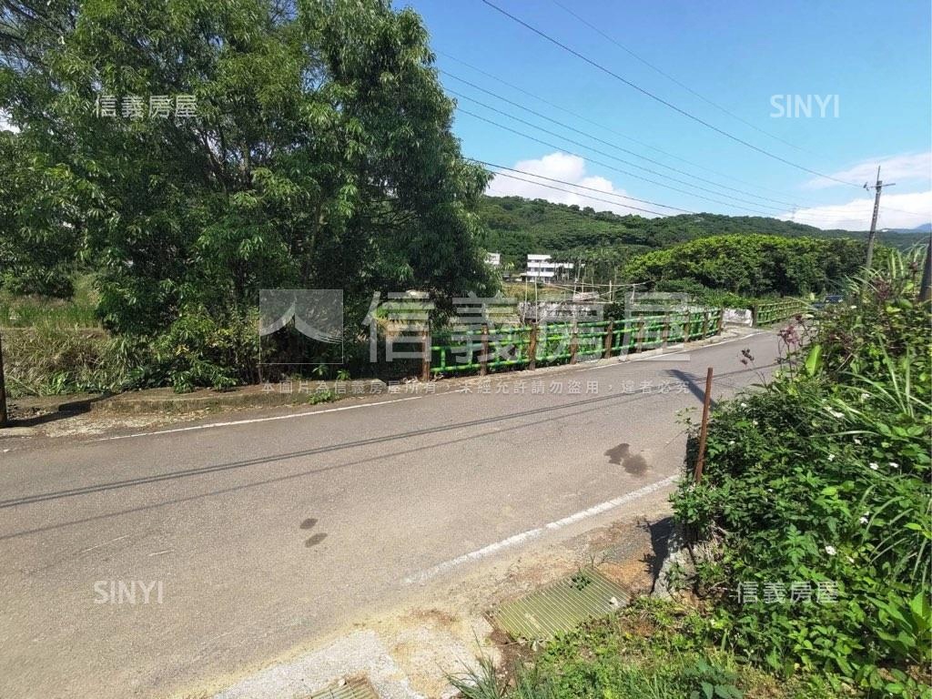 芝柏山莊旁臨路土地有水源房屋室內格局與周邊環境