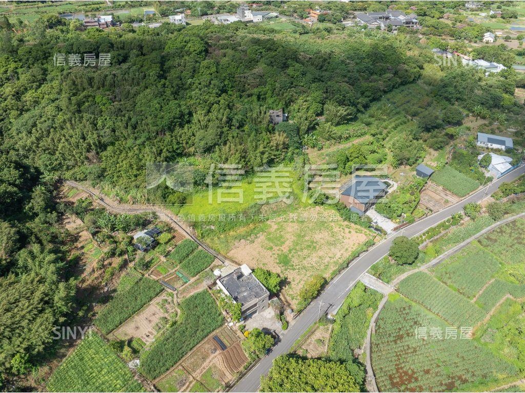 芝柏山莊旁臨路土地有水源房屋室內格局與周邊環境