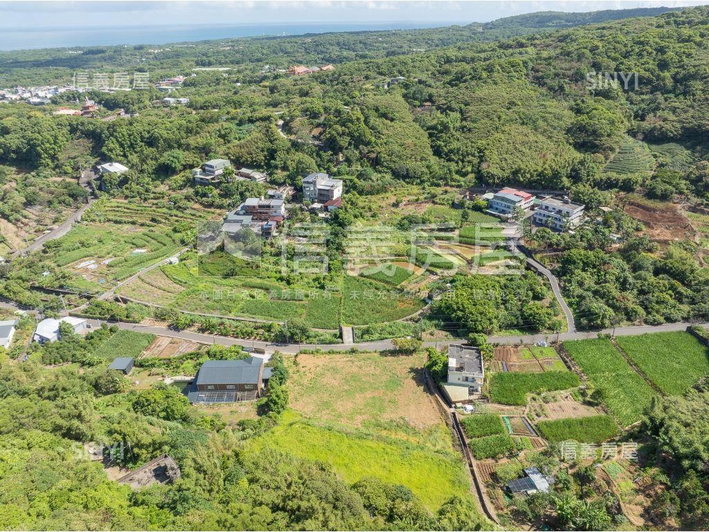 芝柏山莊旁臨路土地有水源房屋室內格局與周邊環境