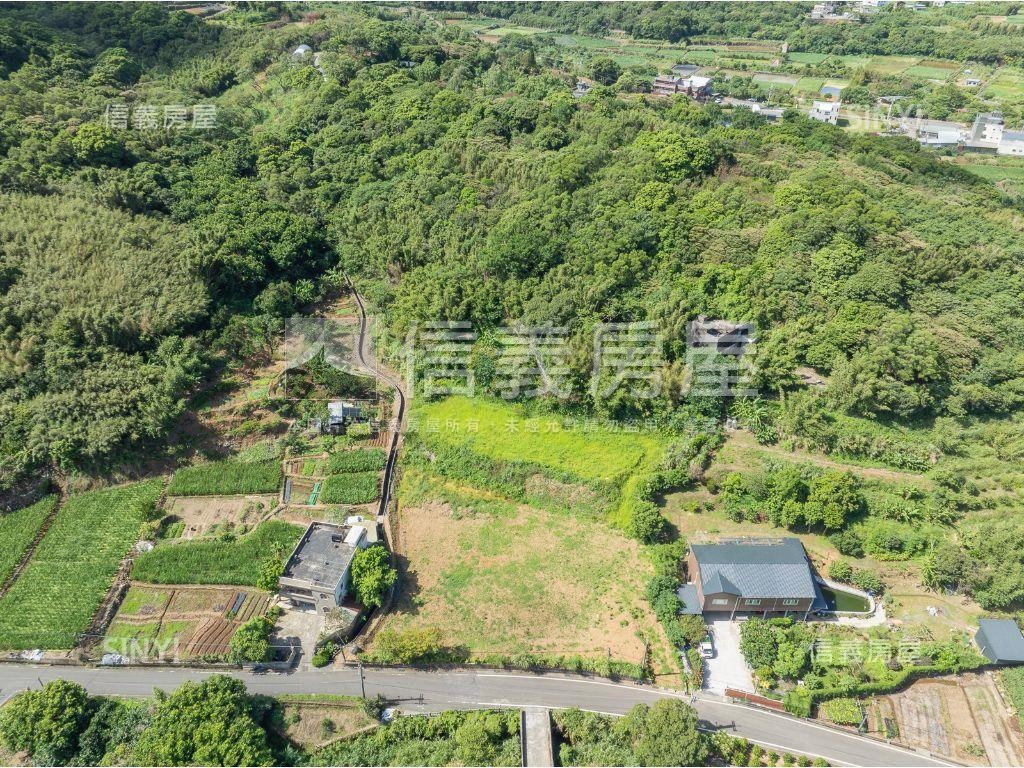 芝柏山莊旁臨路土地有水源房屋室內格局與周邊環境