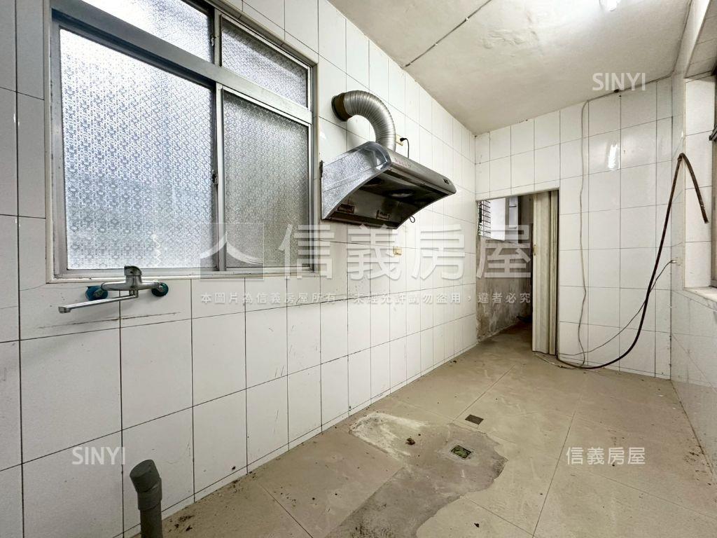 明峰一樓大空間房屋室內格局與周邊環境