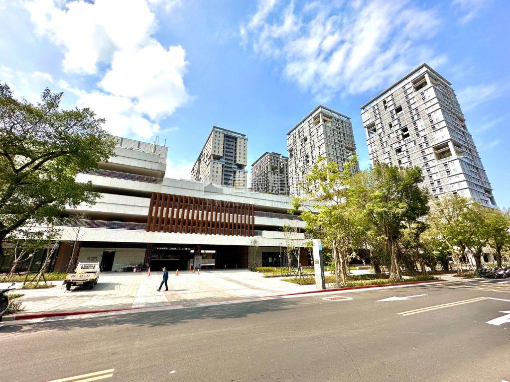 新專任高樓景觀附平面車位房屋室內格局與周邊環境