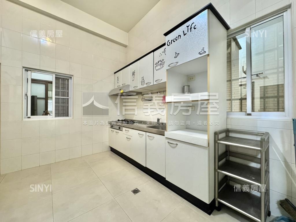 文化中心邊間無夾層美透天房屋室內格局與周邊環境