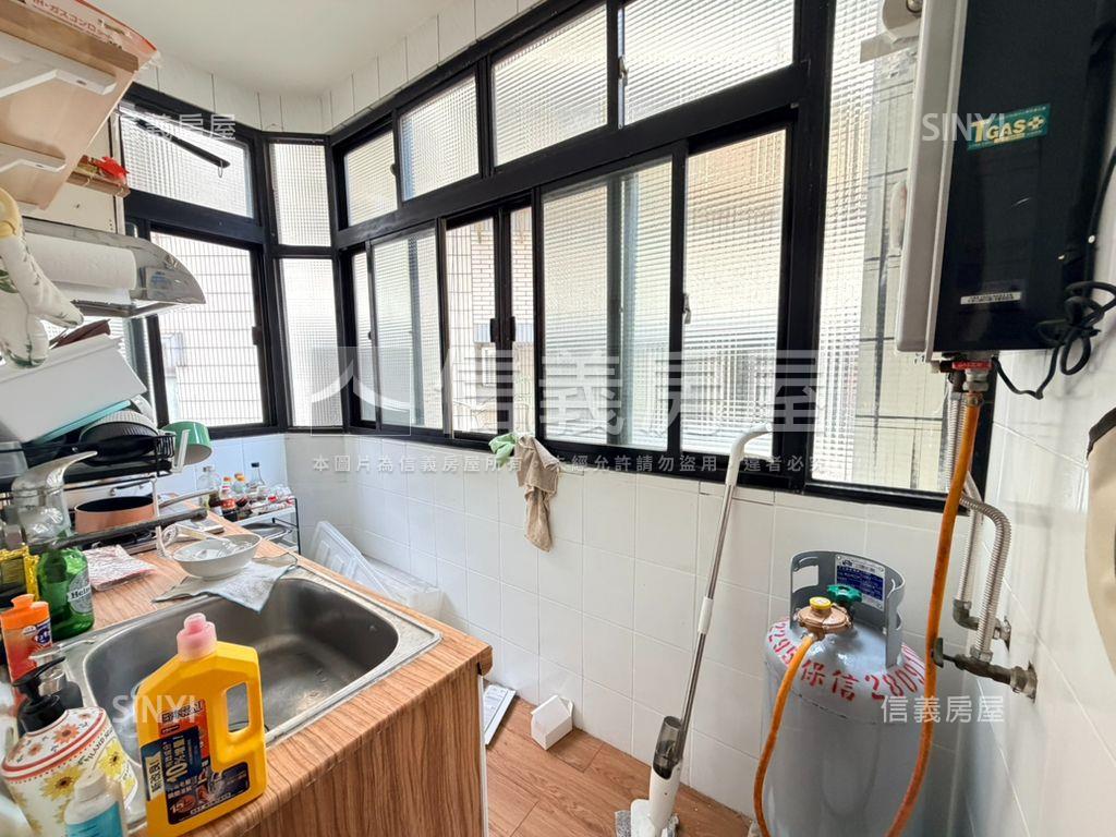 近捷運海德堡稀有兩房房屋室內格局與周邊環境