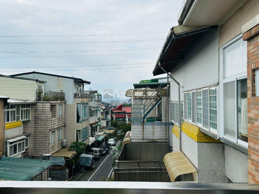 僑信美透天房屋室內格局與周邊環境