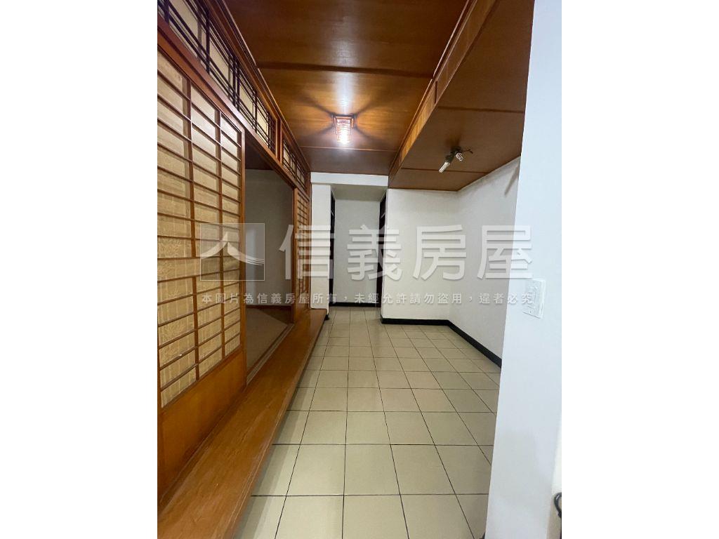 方正邊間衛浴３＋１房２樓房屋室內格局與周邊環境