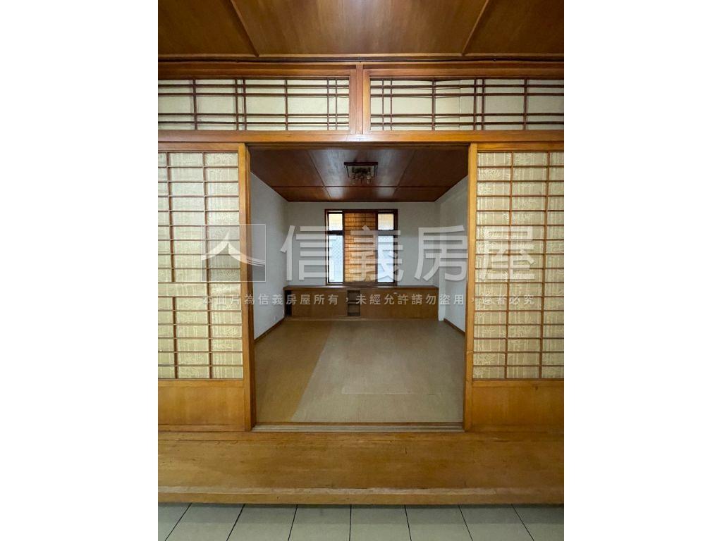 方正邊間衛浴３＋１房２樓房屋室內格局與周邊環境