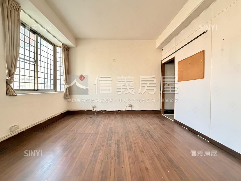 近輕軌捷運中正一路金透店房屋室內格局與周邊環境