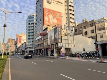 近輕軌捷運中正一路金透店