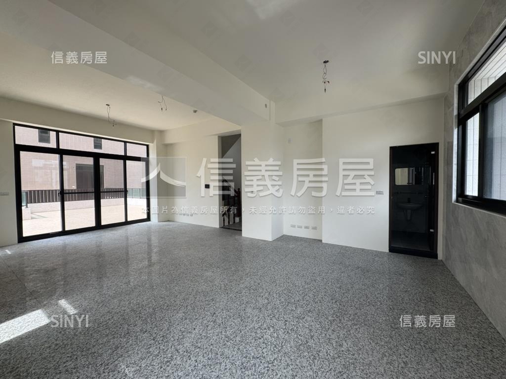 近家樂福邊間豪墅房屋室內格局與周邊環境