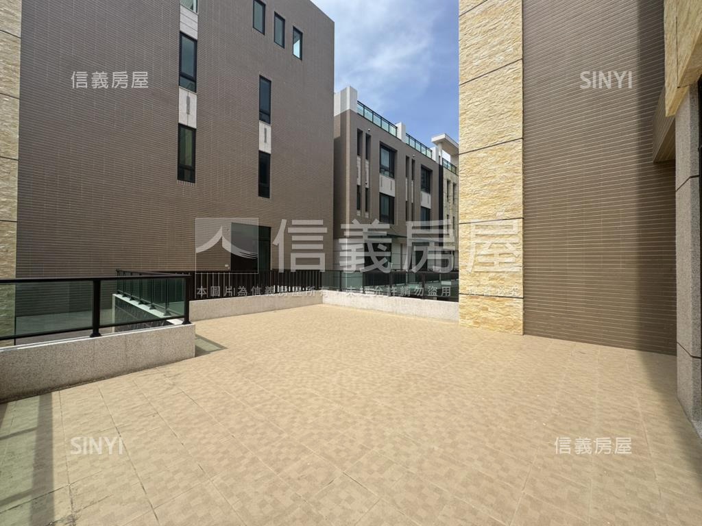 近家樂福邊間豪墅房屋室內格局與周邊環境