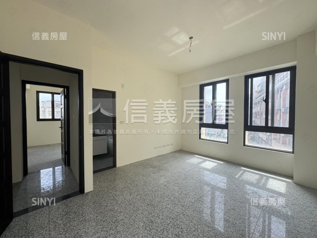 近家樂福邊間豪墅房屋室內格局與周邊環境