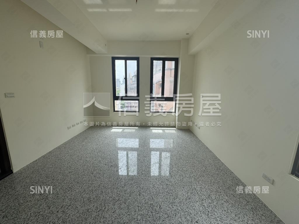 近家樂福邊間豪墅房屋室內格局與周邊環境
