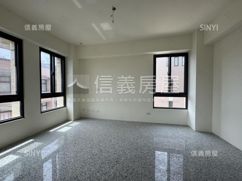 近家樂福邊間豪墅房屋室內格局與周邊環境