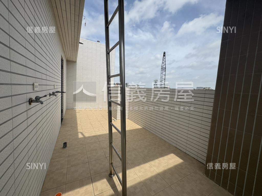 近家樂福邊間豪墅房屋室內格局與周邊環境