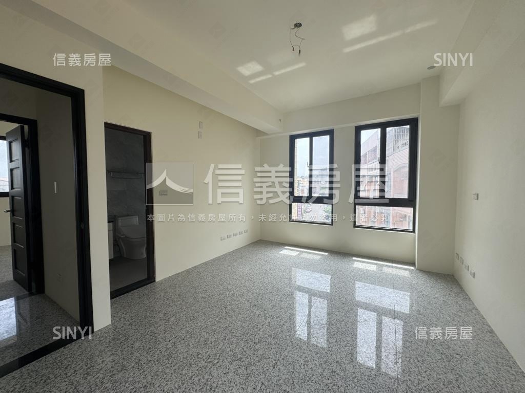 近家樂福邊間豪墅房屋室內格局與周邊環境