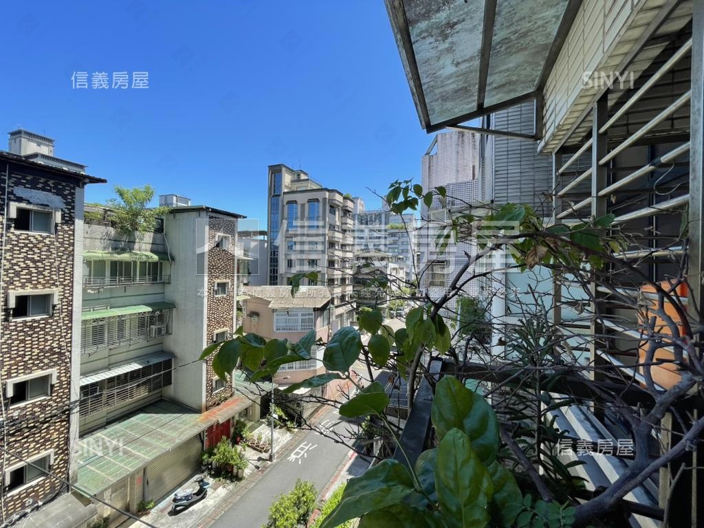 國泰書香世家四房車位房屋室內格局與周邊環境