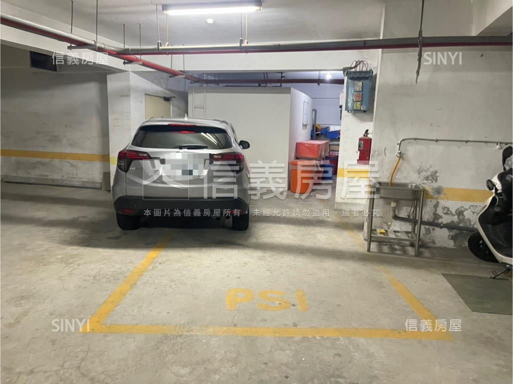 國泰書香世家四房車位房屋室內格局與周邊環境