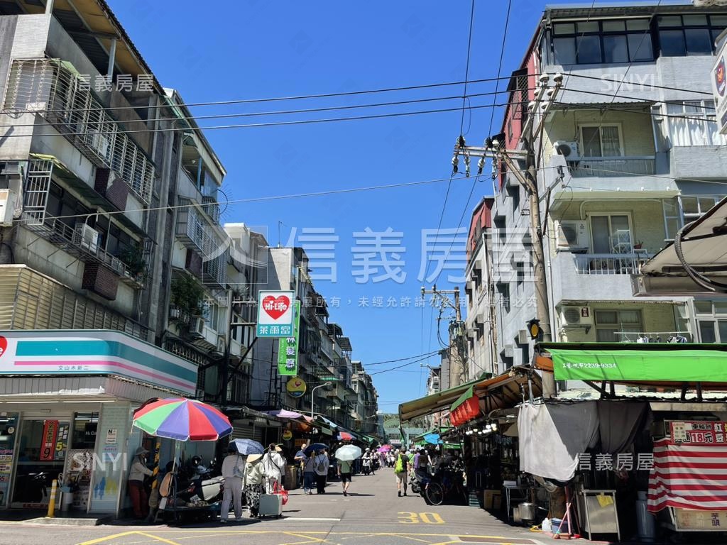 國泰書香世家四房車位房屋室內格局與周邊環境