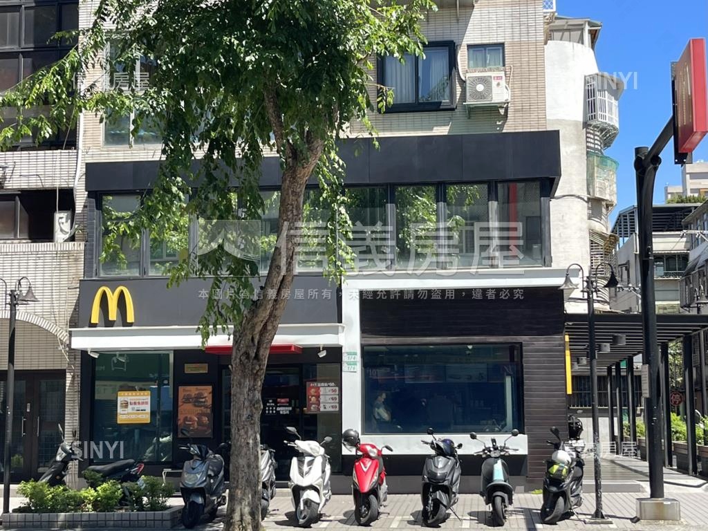國泰書香世家四房車位房屋室內格局與周邊環境