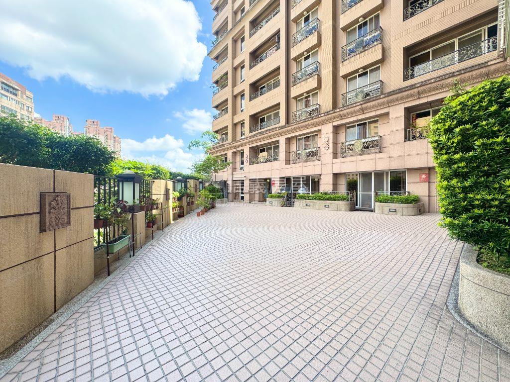 綠意秘境邊間三房車位房屋室內格局與周邊環境