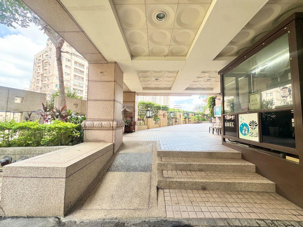 綠意秘境邊間三房車位房屋室內格局與周邊環境