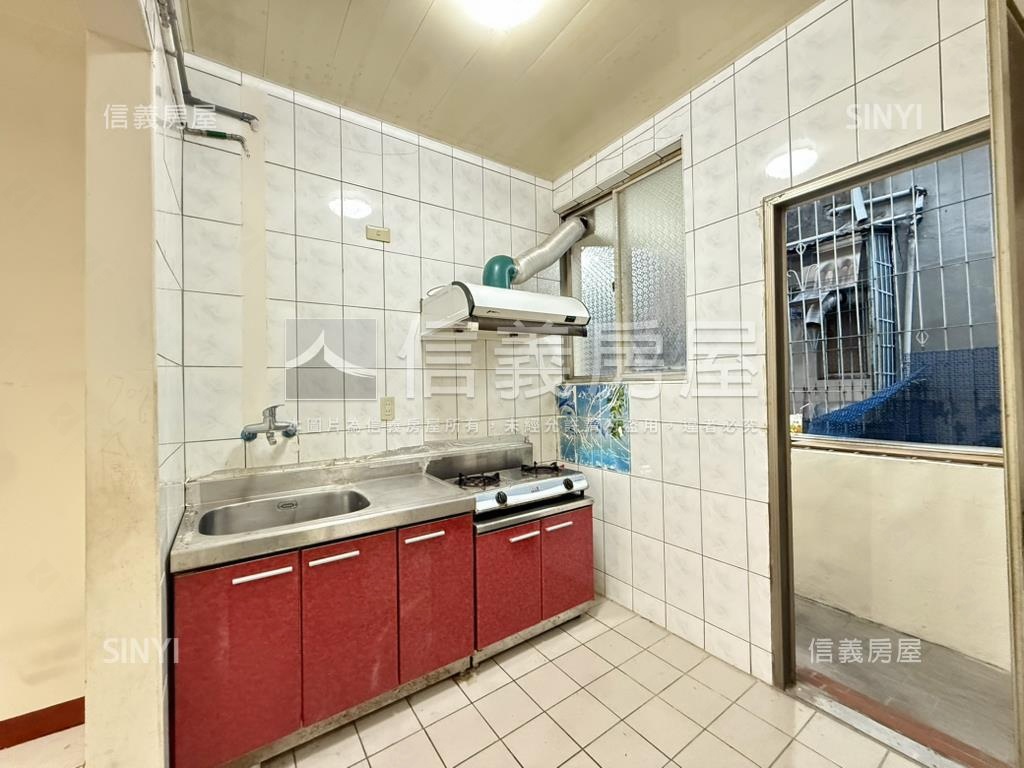 新莊靜巷前後陽台優質美寓房屋室內格局與周邊環境