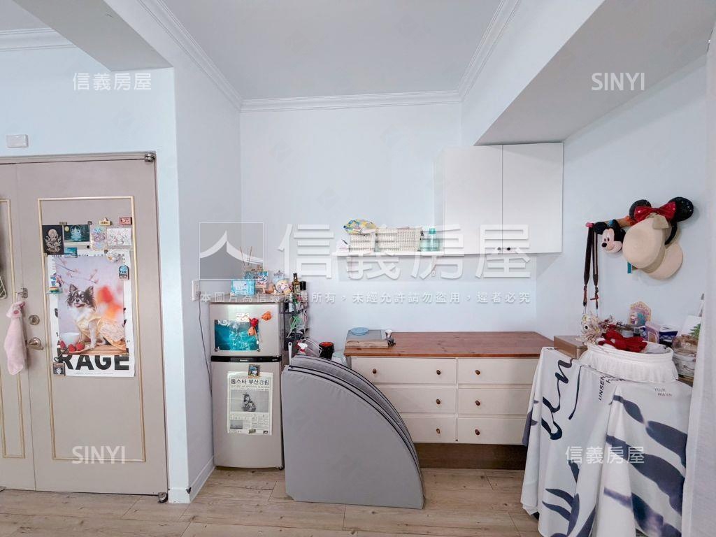 摩天鎮。美妝１房帶車位房屋室內格局與周邊環境