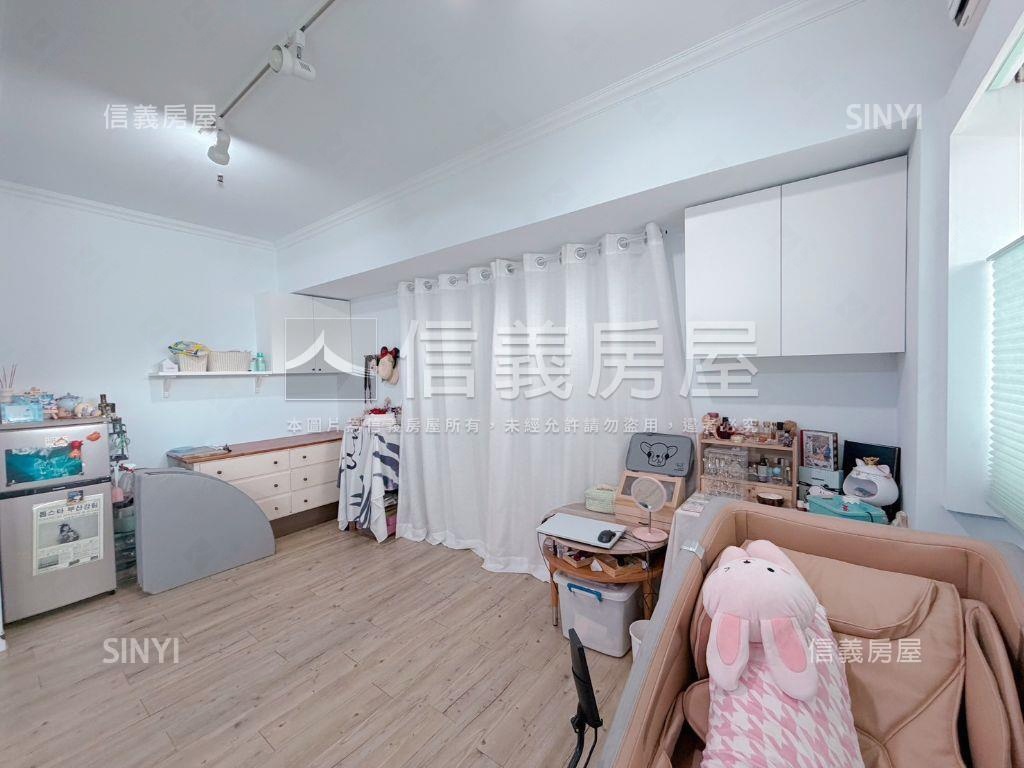 摩天鎮。美妝１房帶車位房屋室內格局與周邊環境