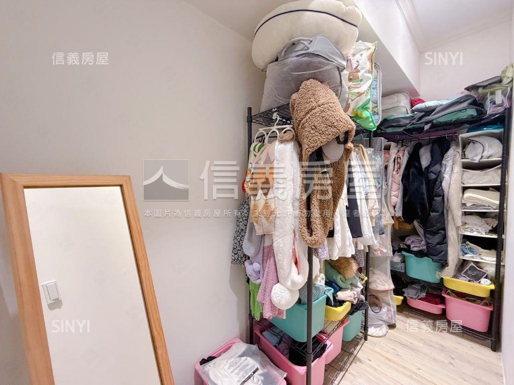 摩天鎮。美妝１房帶車位房屋室內格局與周邊環境