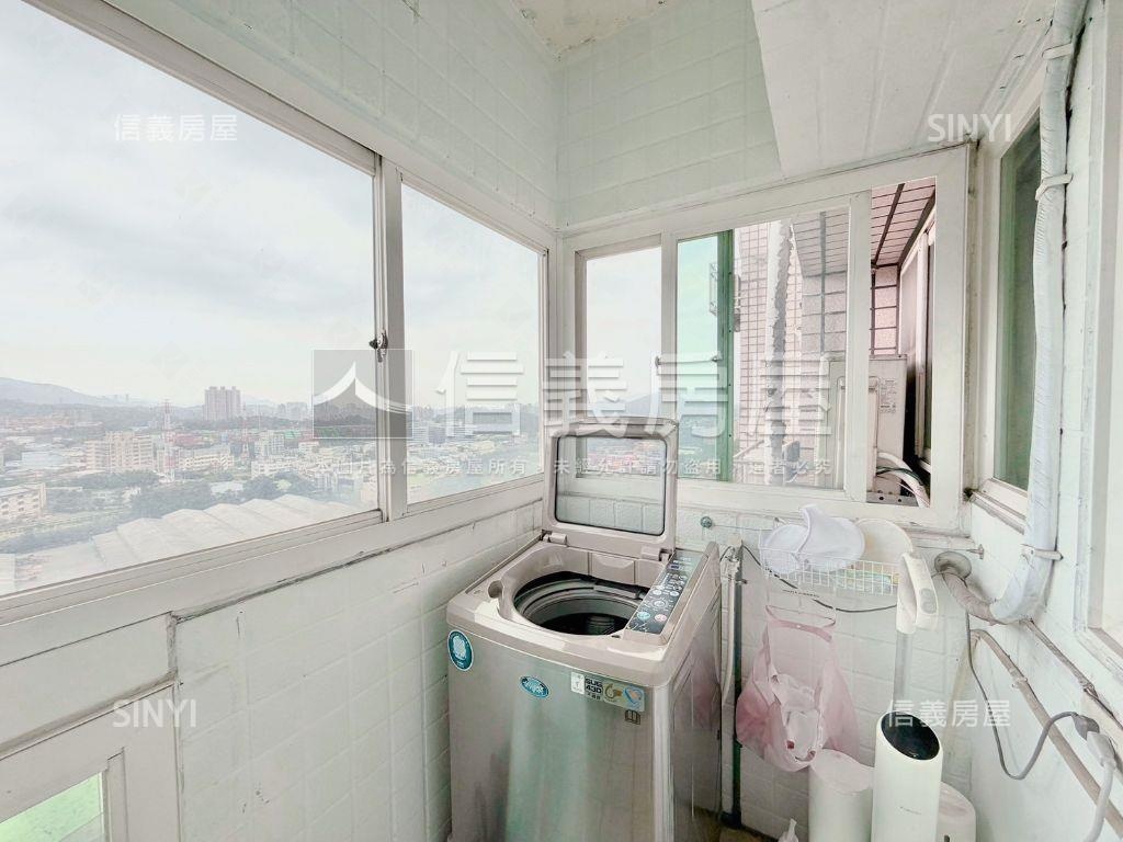 摩天鎮。美妝１房帶車位房屋室內格局與周邊環境