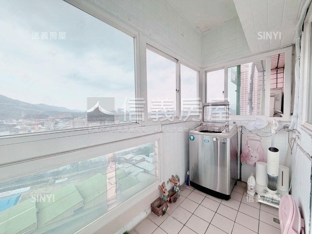 摩天鎮。美妝１房帶車位房屋室內格局與周邊環境