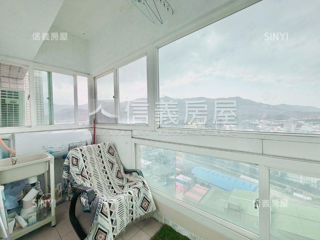 摩天鎮。美妝１房帶車位房屋室內格局與周邊環境