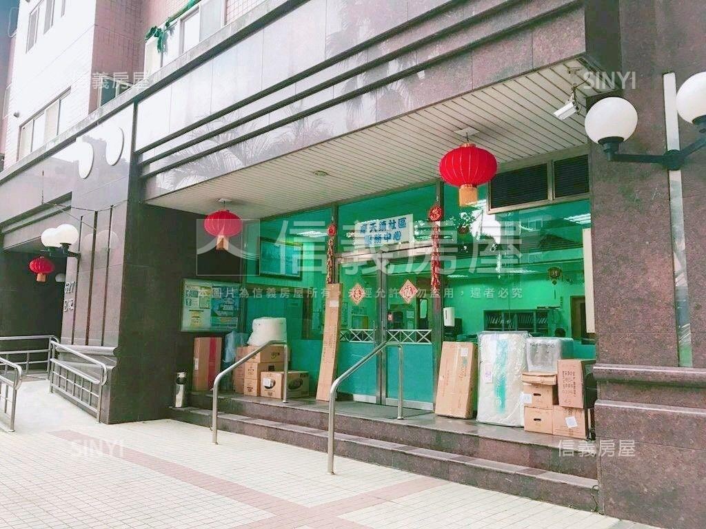 摩天鎮。美妝１房帶車位房屋室內格局與周邊環境