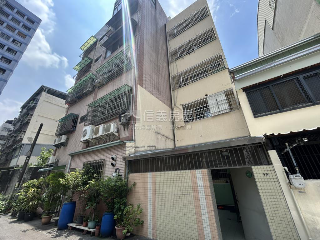一中商圈精華收租透天房屋室內格局與周邊環境