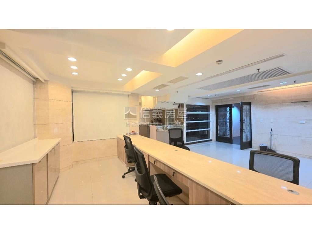 西區高樓三面採光辦公室房屋室內格局與周邊環境