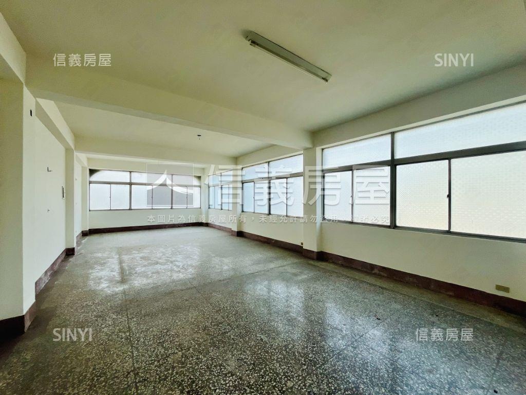 屏東市臨路大地坪透店房屋室內格局與周邊環境