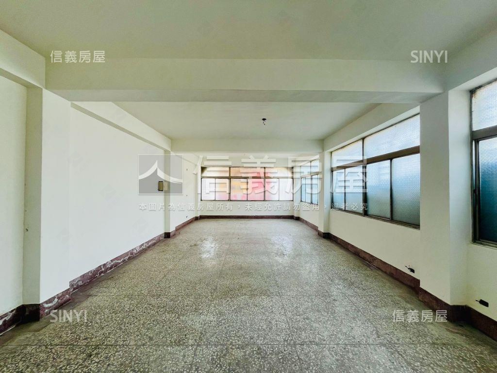 屏東市臨路大地坪透店房屋室內格局與周邊環境