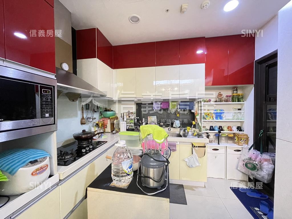 稀有新北郡●釋出邊間大戶房屋室內格局與周邊環境