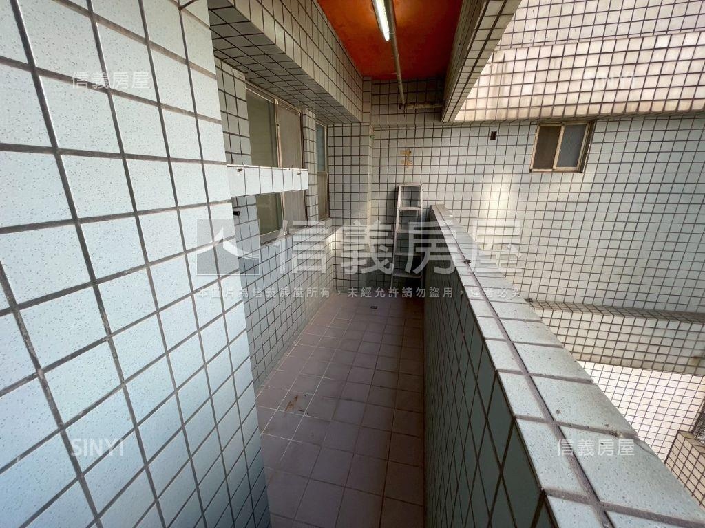 新都心ＩＩ四房平車房屋室內格局與周邊環境