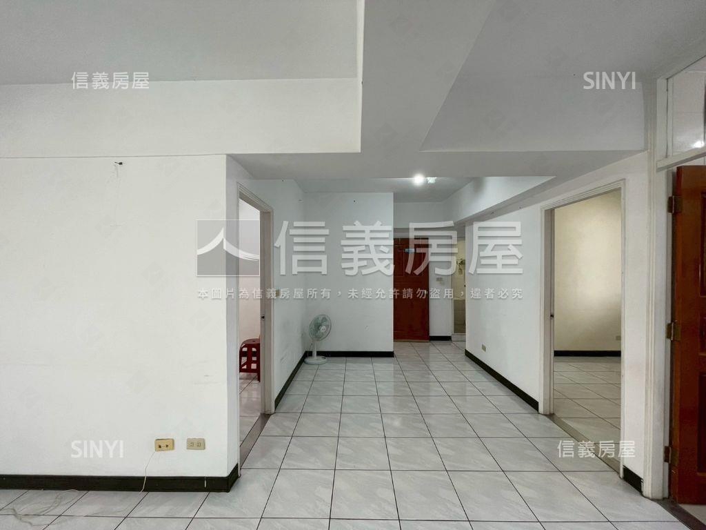 新都心ＩＩ四房平車房屋室內格局與周邊環境